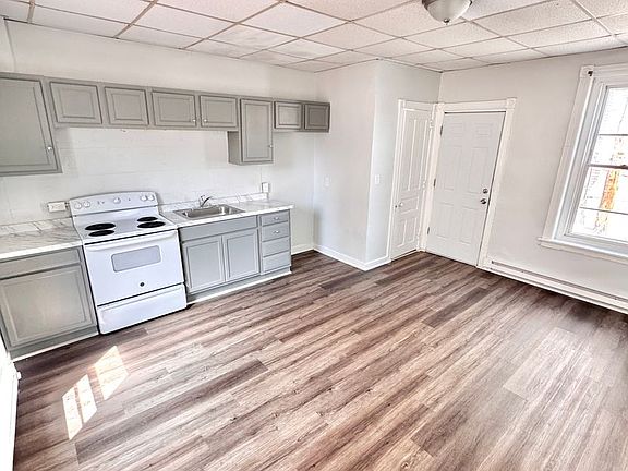 4th image of 635 W Green St