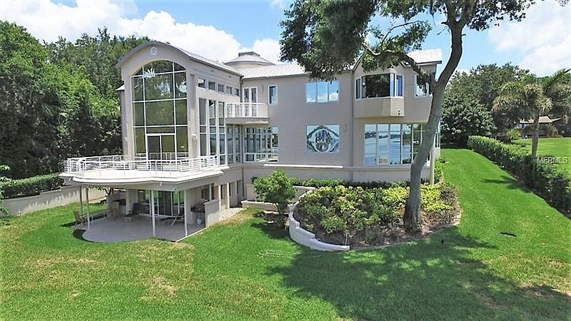 Stunning modern residence built with steel