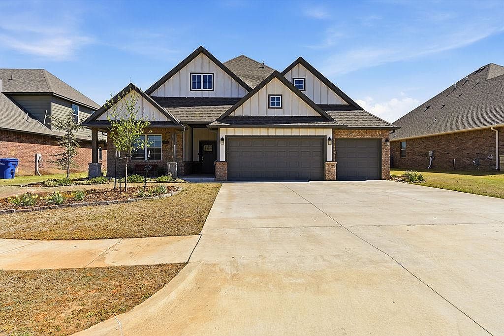 1111 Sawgrass Ln