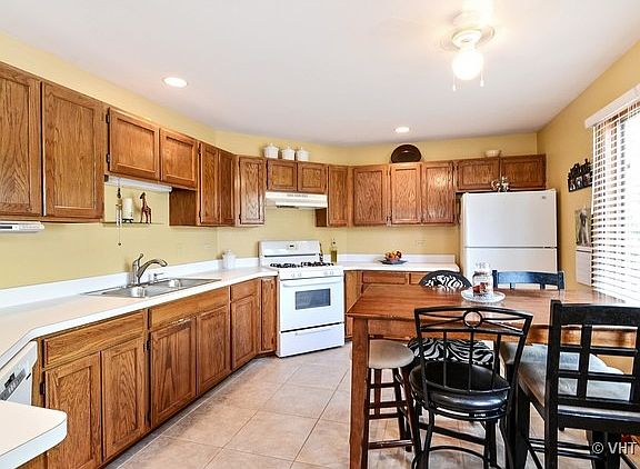 3rd image of 130 Valleywood Dr