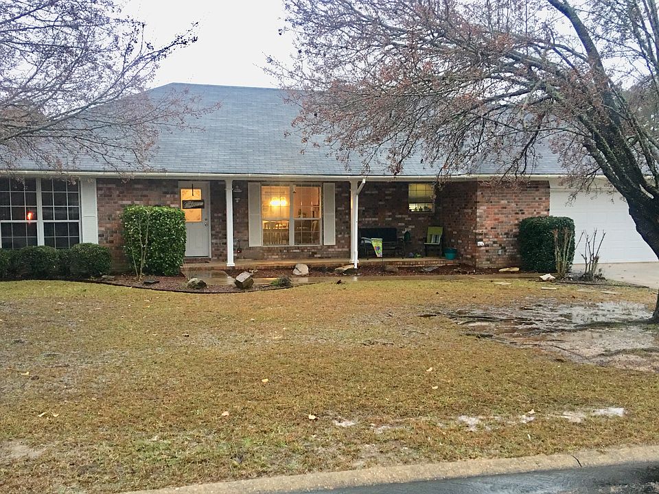 1st image of 22 Broadmoor Dr