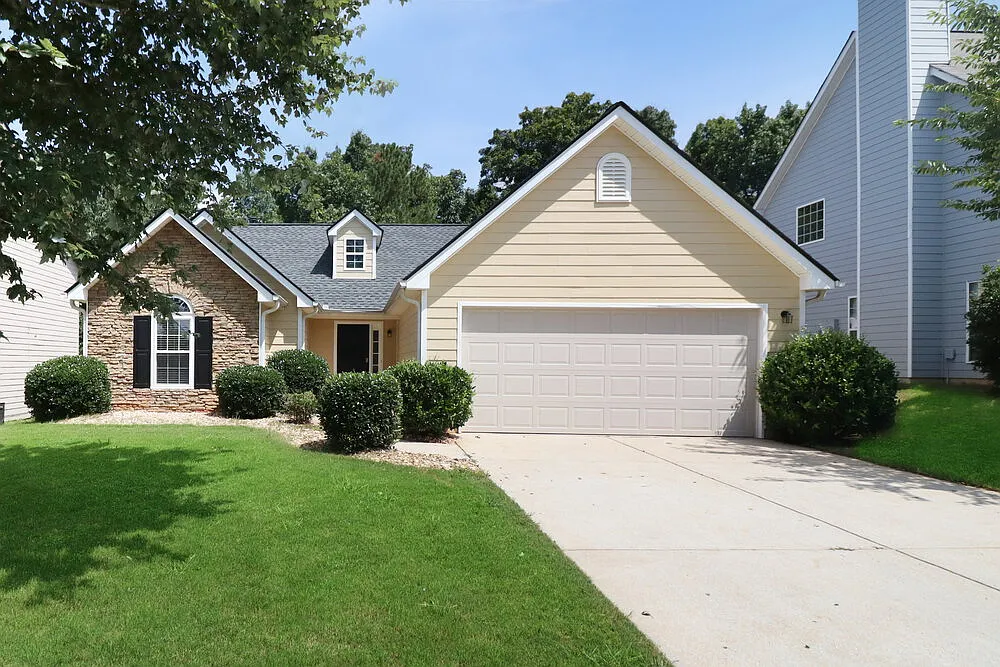 3 bed, 2.0 bath, 1382 sqft, $1,795 — Photo 1