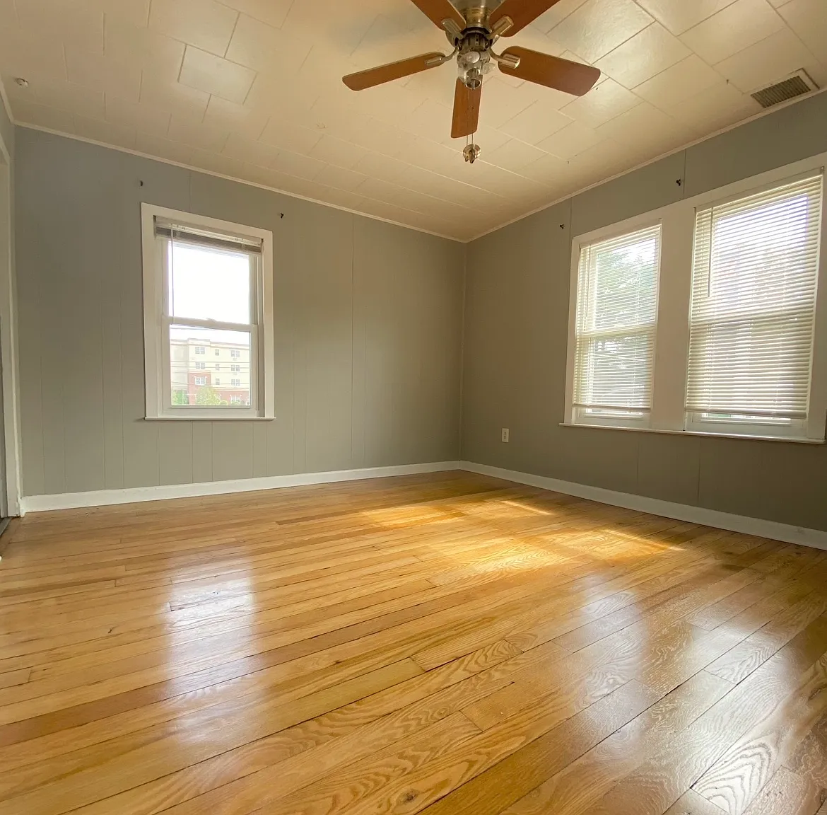 2 bed, 550 sqft, $1,500 — Photo 2
