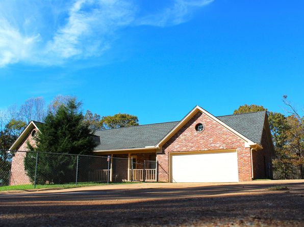 790 Oakwood Dr, Saulsbury, TN 38067