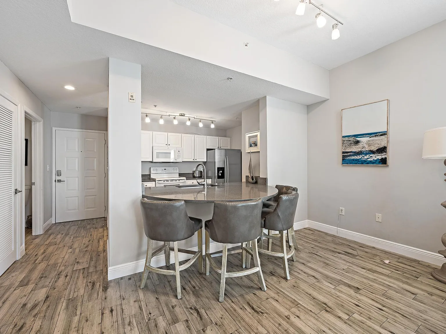 1 bed, 1.0 bath, 719 sqft, $3,500 — Photo 4