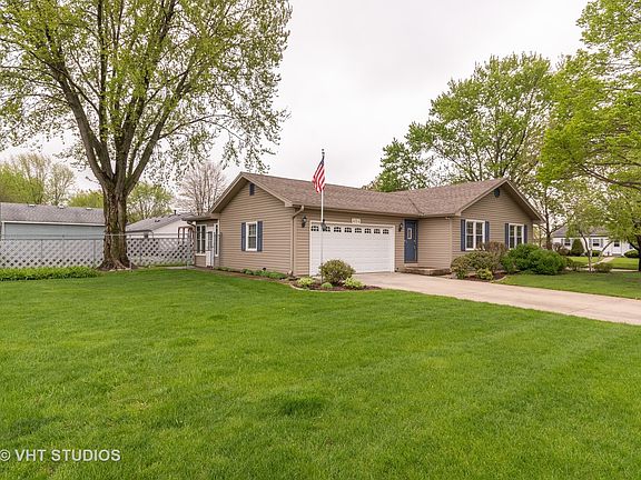 2nd image of 484 Pinewood Dr
