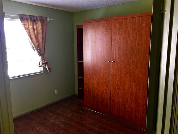5th image of 4746 SW 13th Pl