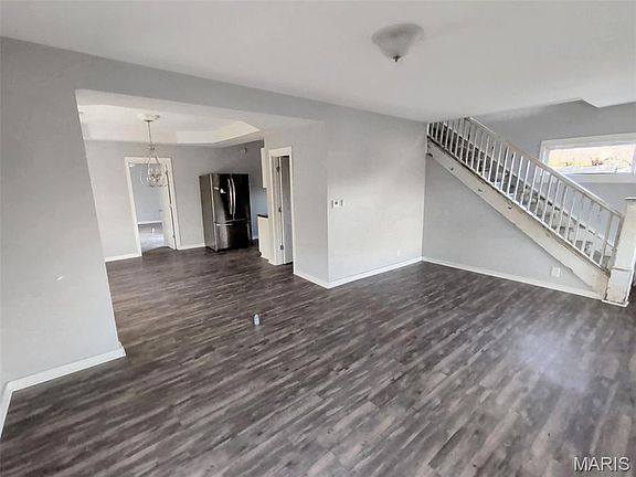 5th image of 119 1st St