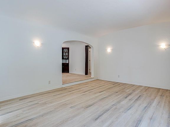 2nd image of 2750 Rock Glen Ave