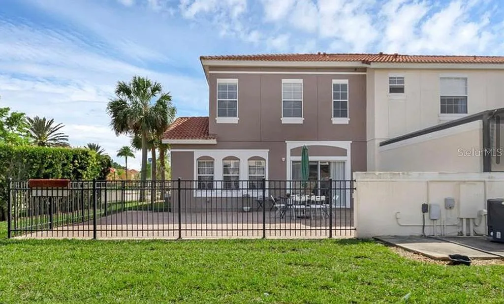 4 bed, 3.0 bath, 1636 sqft, $2,450 — Photo 2