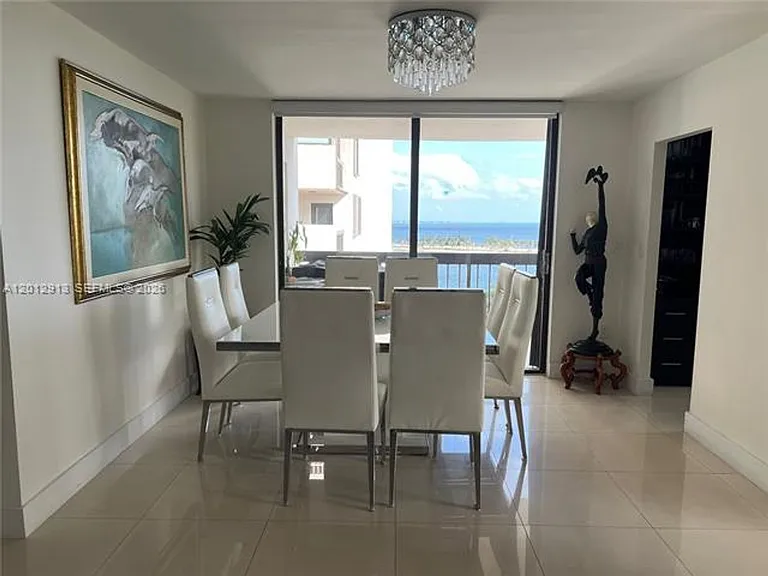2333 Brickell Ave #812 — Photo 3