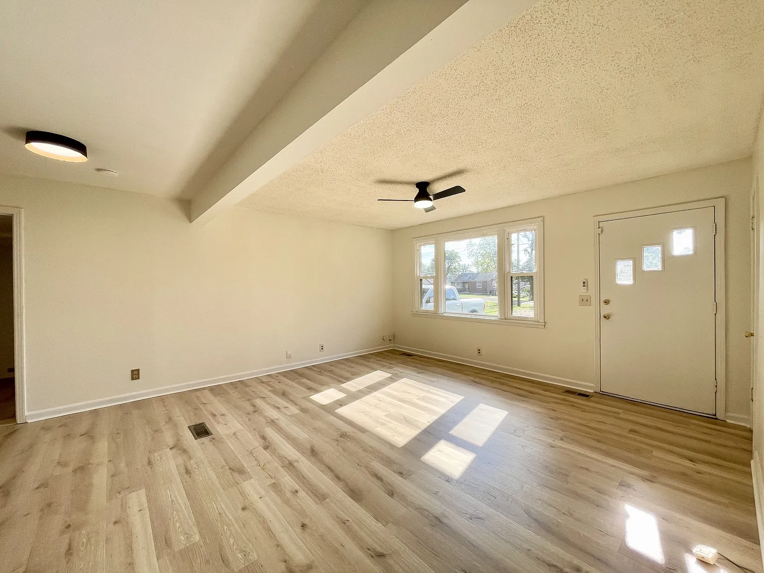 2 bed, 1.0 bath, 1108 sqft, $1,895 — Photo 4