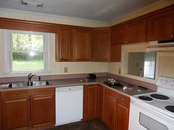 2nd image of 316 32nd Pl E