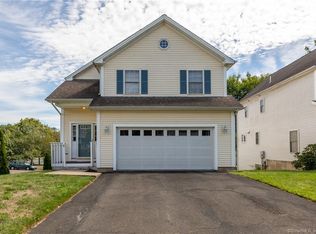 8 Lendler Ln, Wallingford, CT 06492