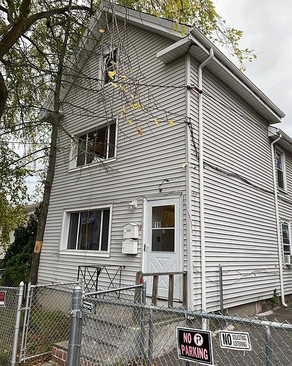 2nd image of 19 Amity St #2