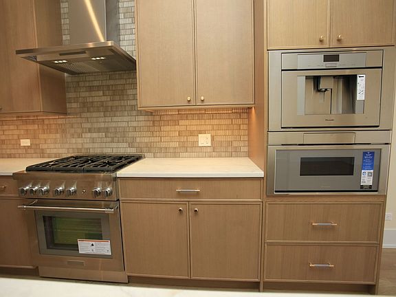 5th image of 1029 N Winchester Ave #3