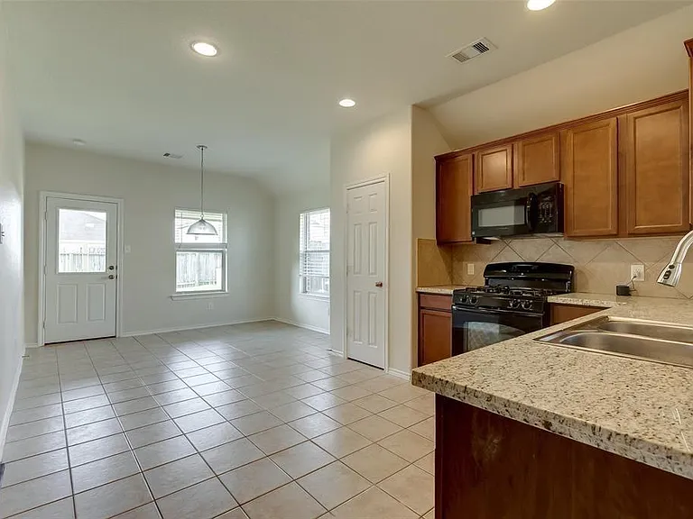 8731 Sunny Gallop Dr — Photo 10
