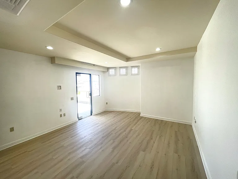 1044 Wall St #36 — Photo 17