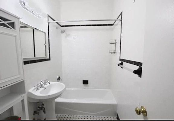 5th image of 120 E 62nd St #B