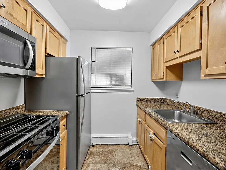 1936 Wesley Ave — Photo 17