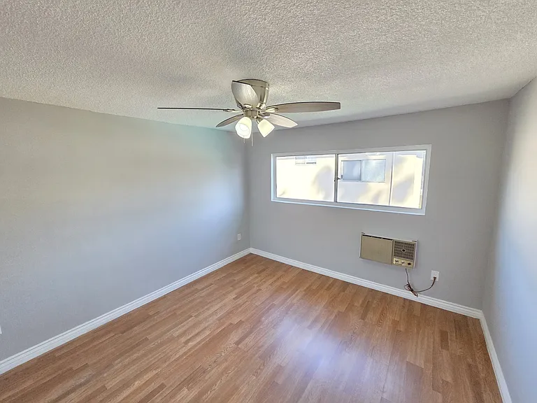 13813 Oxnard — Photo 23