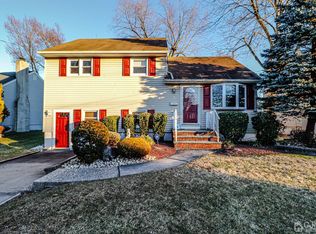 6 Darrel Ct, Edison, NJ 08817