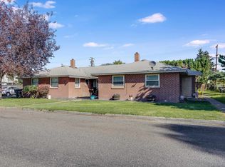 605 E 3rd St, Grandview, WA 98930