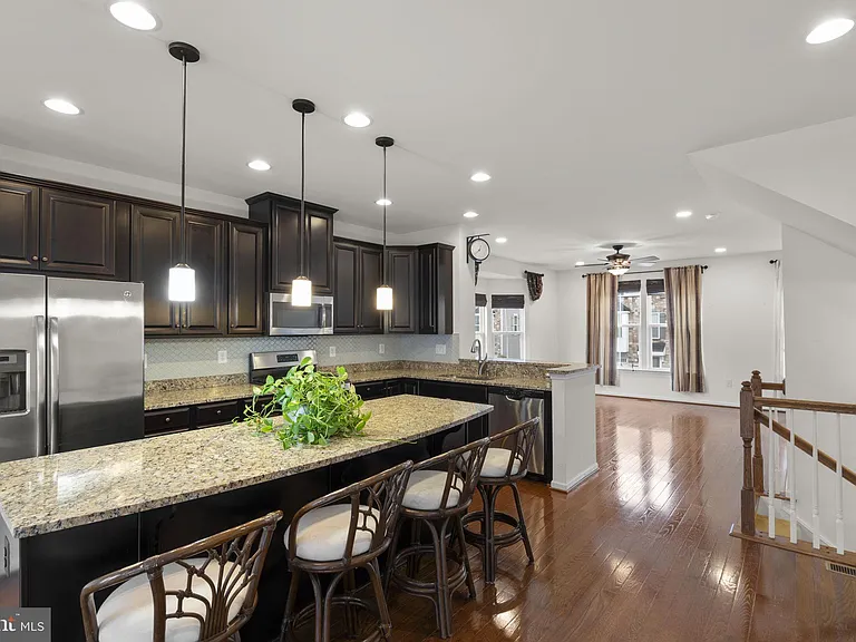 41690 McMonagle Sq — Photo 6