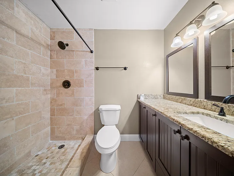 2319 Tamarind Dr — Photo 10