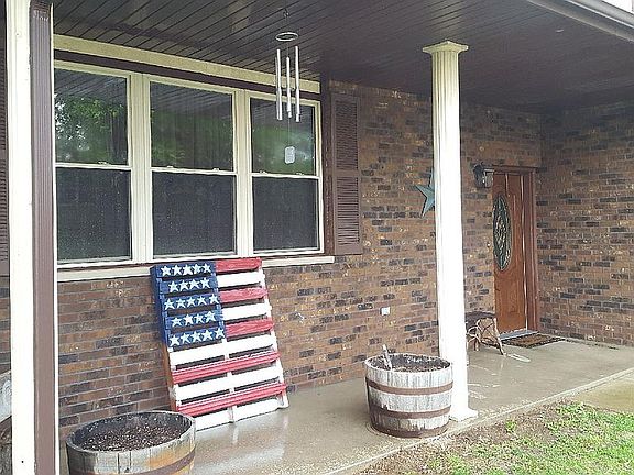 3rd image of 403 Audrey Ln
