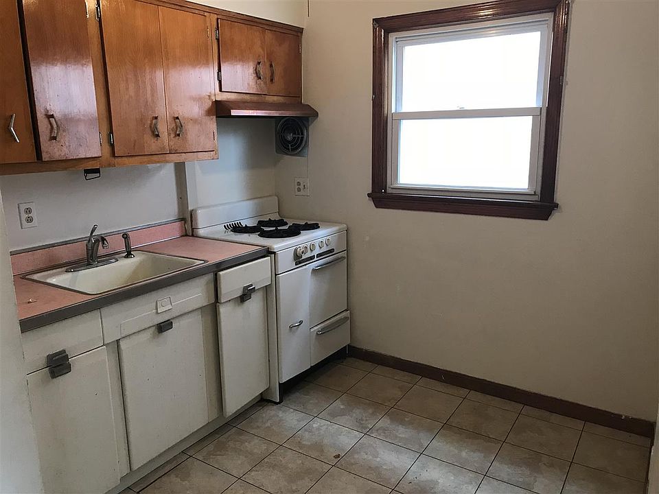 2nd image of 172 Tonnele Ave