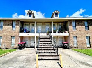 102A Country Ln, Lafayette, LA 70508