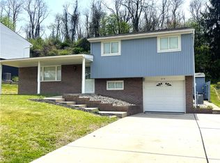 212 Chestershire Dr N, Oakdale, PA 15071