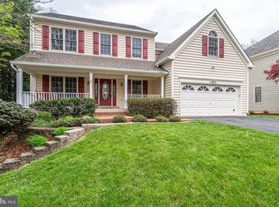 9827 Five Oaks Rd, Fairfax, VA 22031