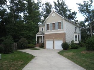 12801 Poplar Creek Dr, Fairfax, VA 22033