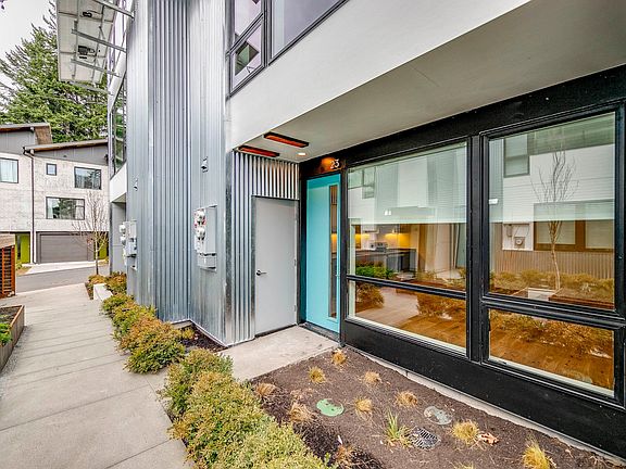 2nd image of 521 Madrona Way NE #9