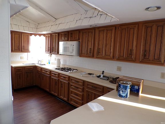 3rd image of 207 Church St