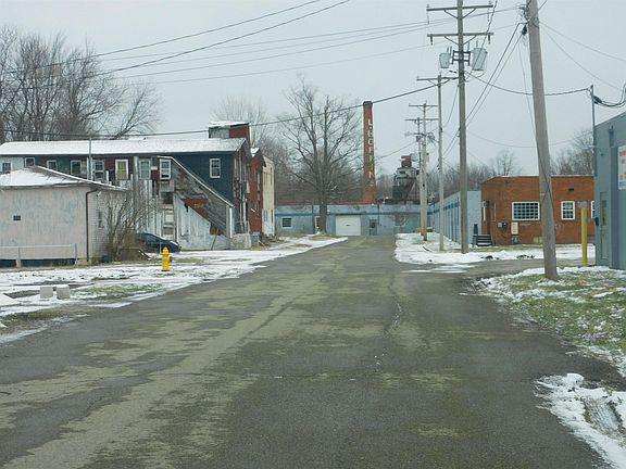 4th image of 10032 Railroad St