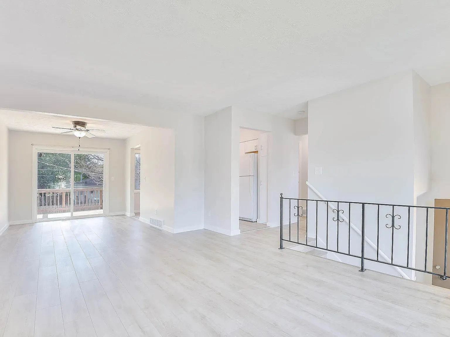 3 bed, 1200 sqft, $1,700 — Photo 1