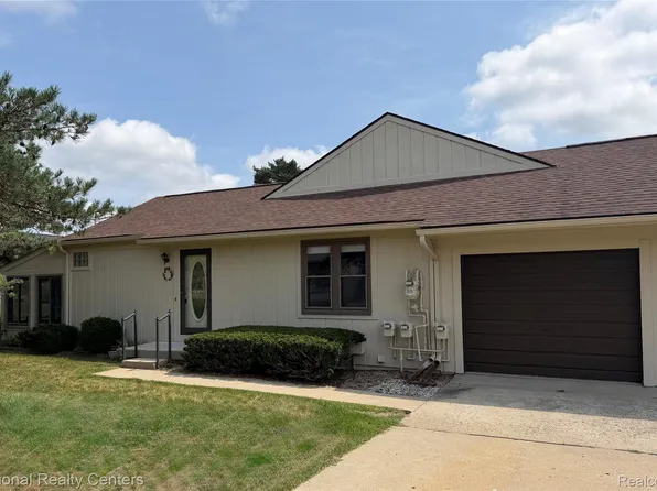 12237 Cambridge Blvd #1, South Lyon, MI 48178