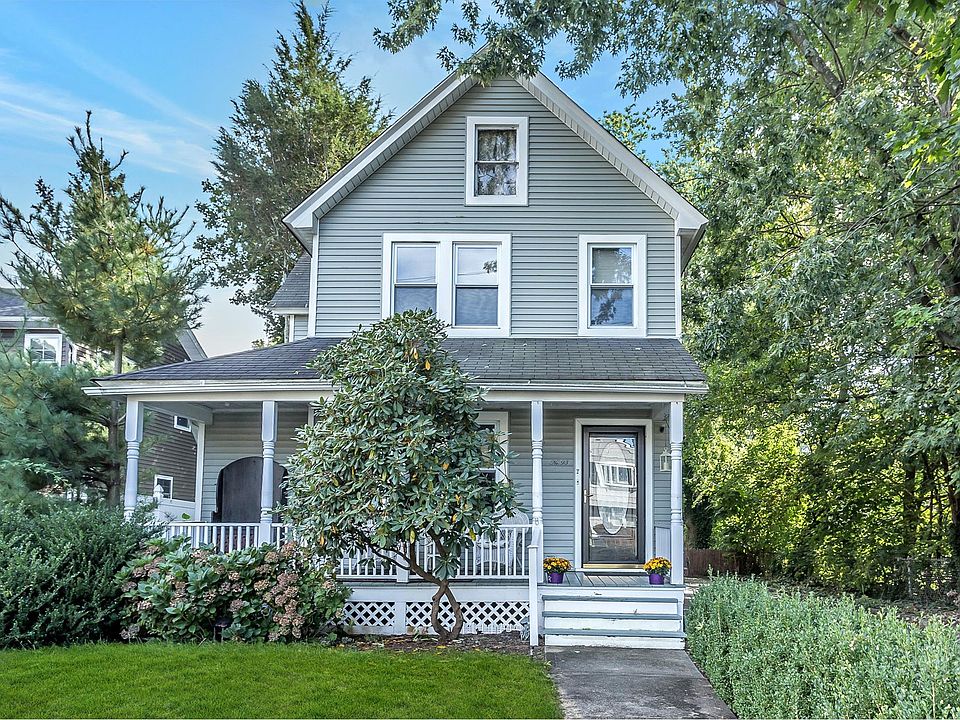 1st image of 93 Walnut Ave