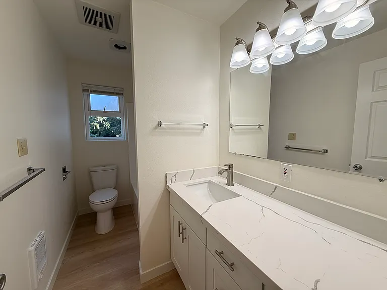 12839 SE 40th Pl #C4 — Photo 6