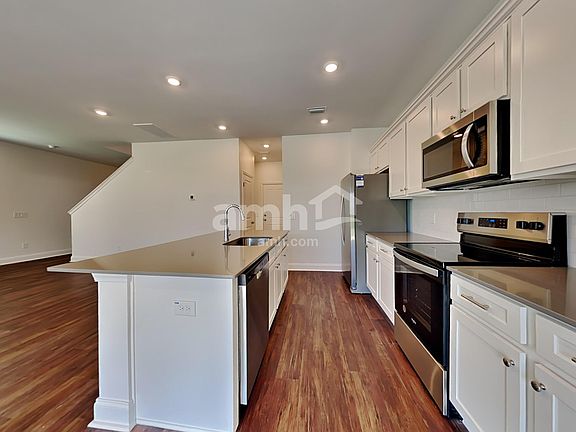 4th image of 540 Plumeria Ln