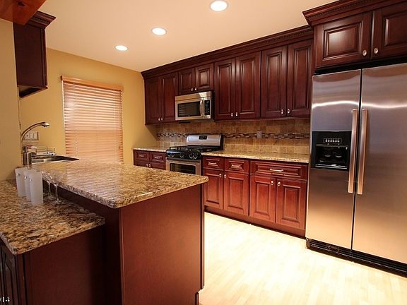 4th image of 177 Driscoll Ct