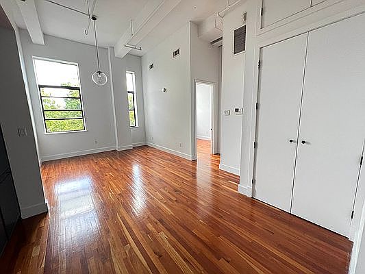 5th image of 160 Bainbridge St #304