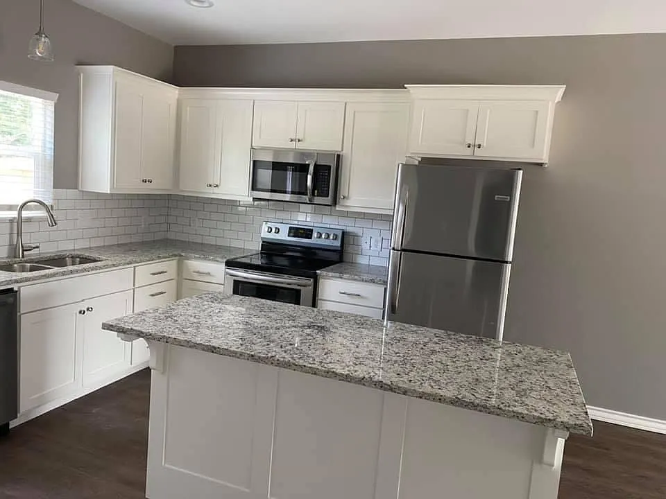 1320 N Kings Hwy — Photo 4