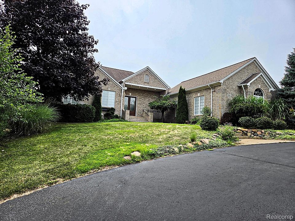 1st image of 9360 Oakmont Dr