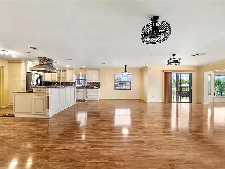 5330 Kings Ct — Photo 11