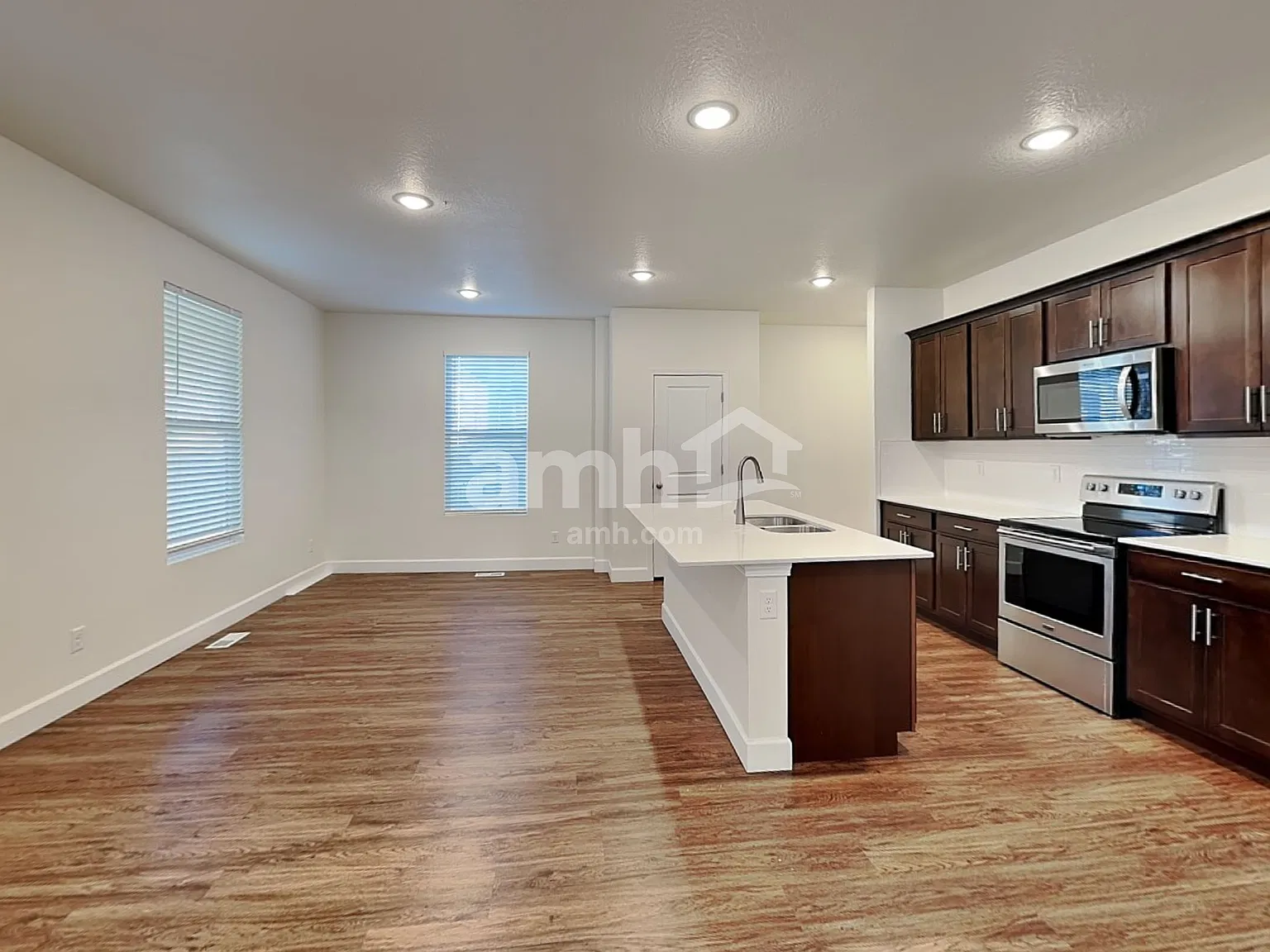 5 bed, 3.5 bath, 2749 sqft, $2,930 — Photo 4