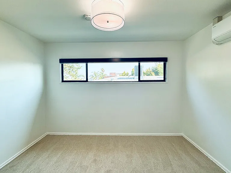 2031 N Beachwood Dr #22 — Photo 12